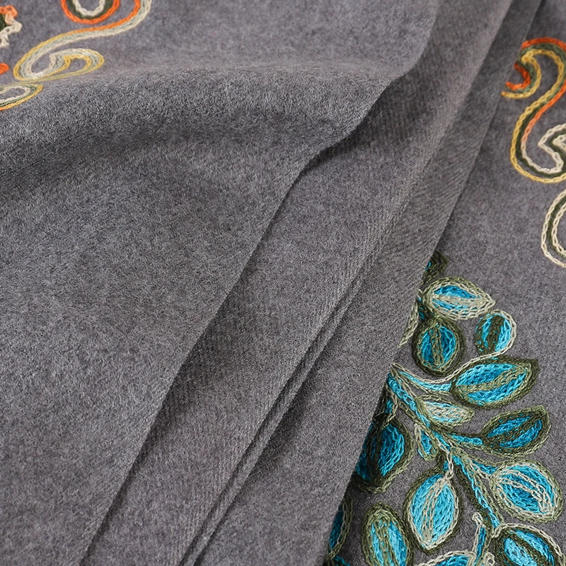 2022 La última bufanda cálida de anacardo con borlas bordadas Bufandas de cachemir de color liso Chal de cachemir Pashmina_voghion.com