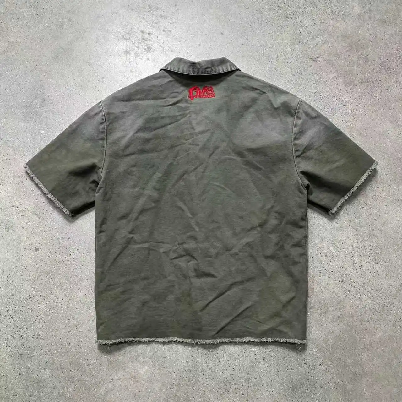 OEM Washed Gray Cotton Zip up Work Shirt Utility Pockets Raw Hem Streetwear Casual Bulk Supplier Wear Men Short Sleeve Shirt gallery 2