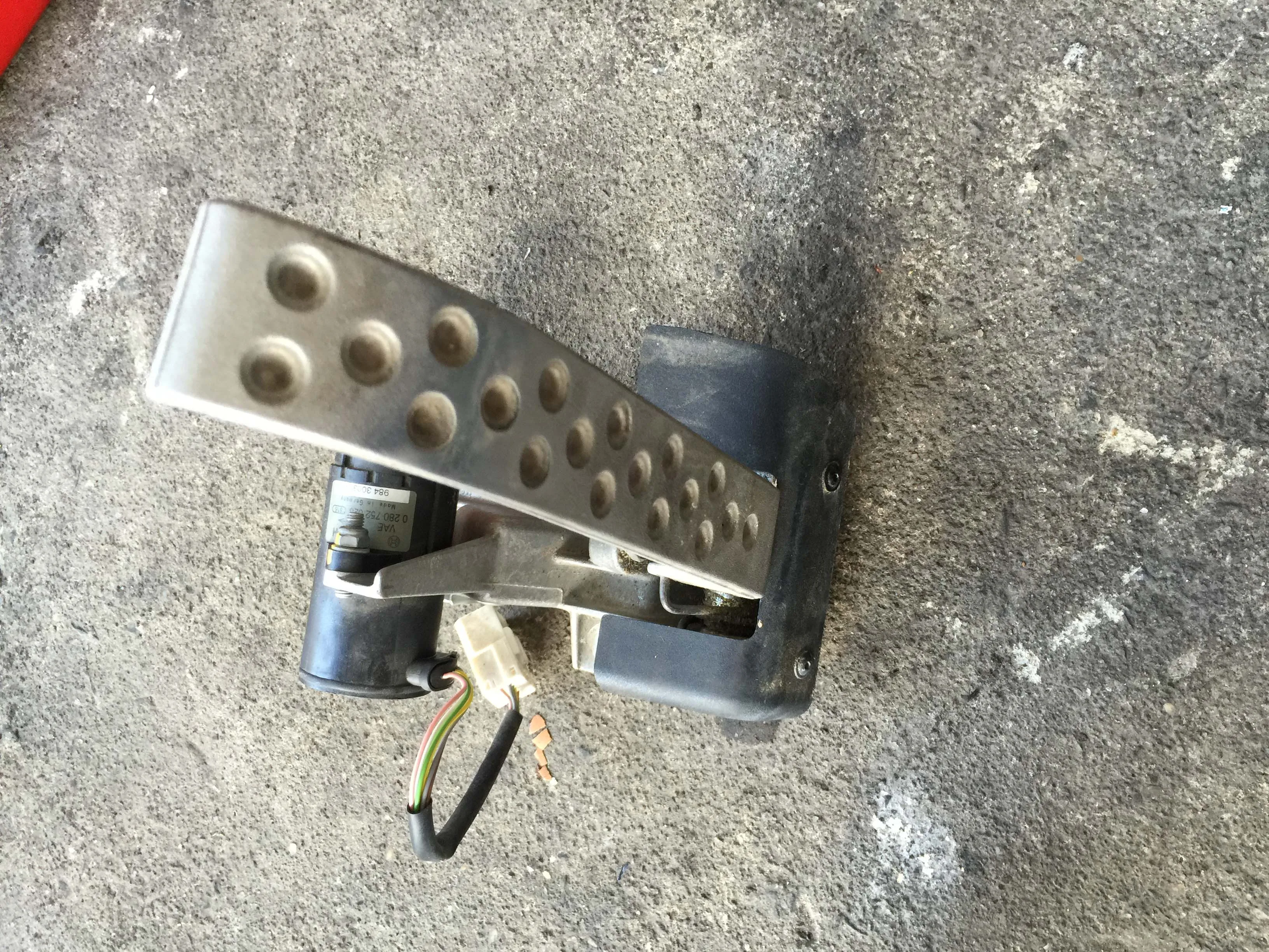 Genuine Throttle Gas Pedal With Potentiometer For Ferrari F430 Spider