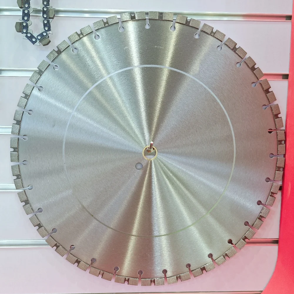 High-efficiency concrete saw blade for reinforced concrete