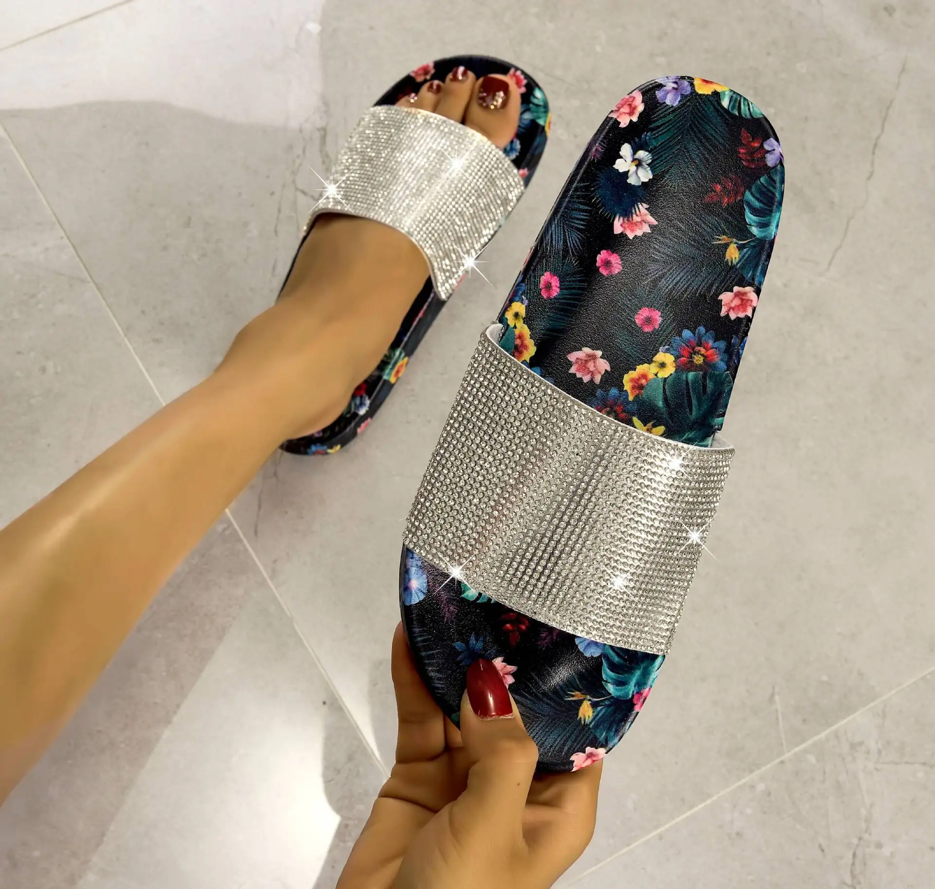 2022 Fashion Slides Slippers Color Printing Bottom Shiny Crystal Rhinestone Flat Beach Sandals Women"e;s Fashion Slippers