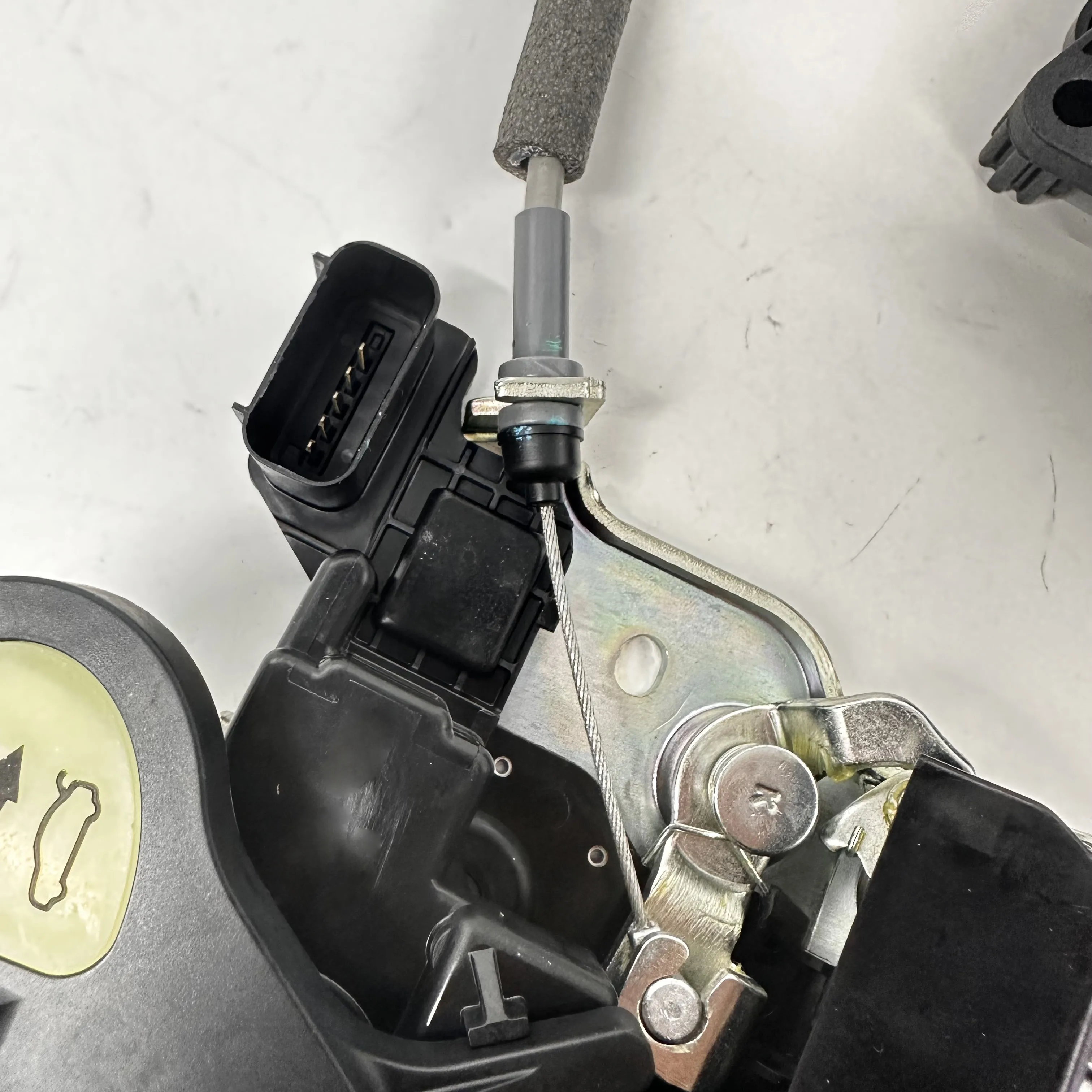 New Genuine 81230b1010 81230b1010 81230 B1010 Latch Assembly Trunk Lid