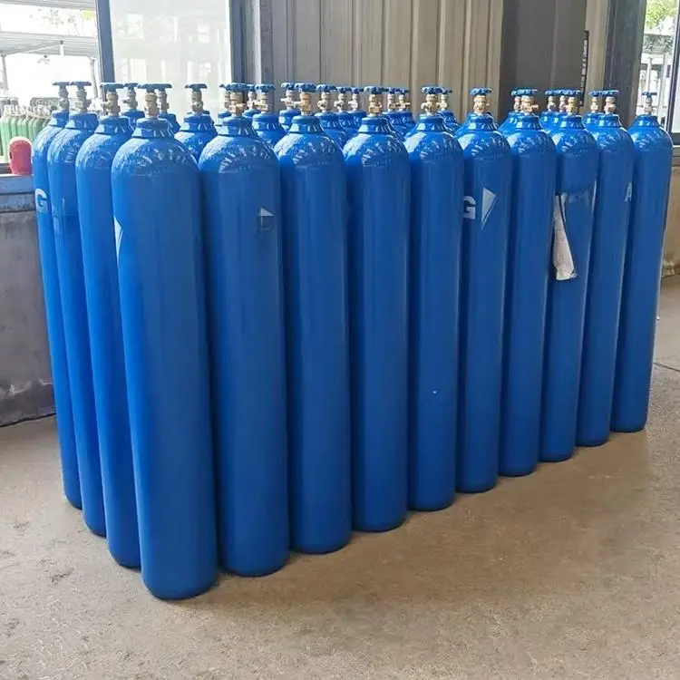 غاز الأكسجين عالي النقاء جدًّا (UHP) بدرجة نقاء ٥N (٩٩,٩٩٩٪) O₂، في أسطوانات سعة ٦ م³ و١٠ م³ و٤٠ لتر و٤٧ لتر و٥٠ لتر
