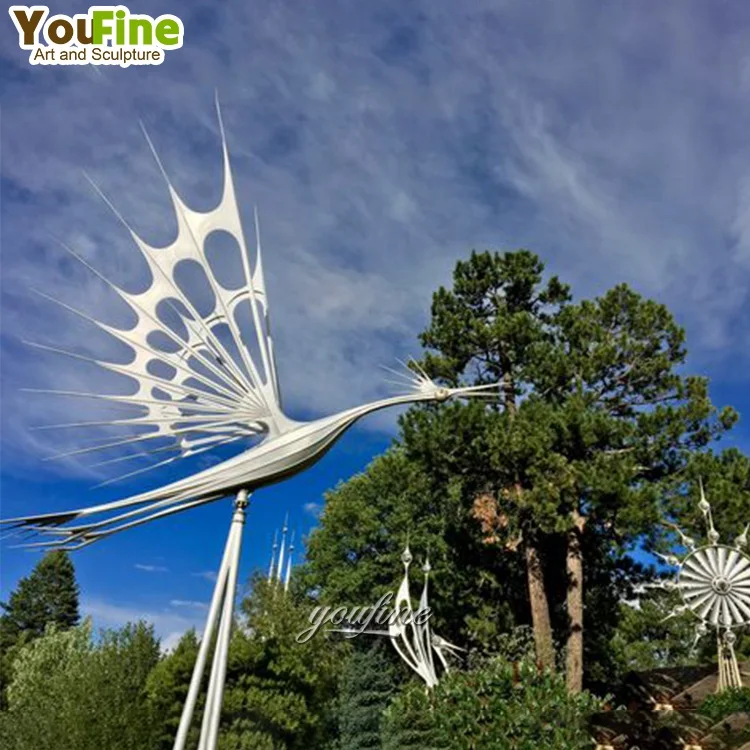 人気の屋外用電動金属製鳥の像、キネティックウィンドアート彫刻