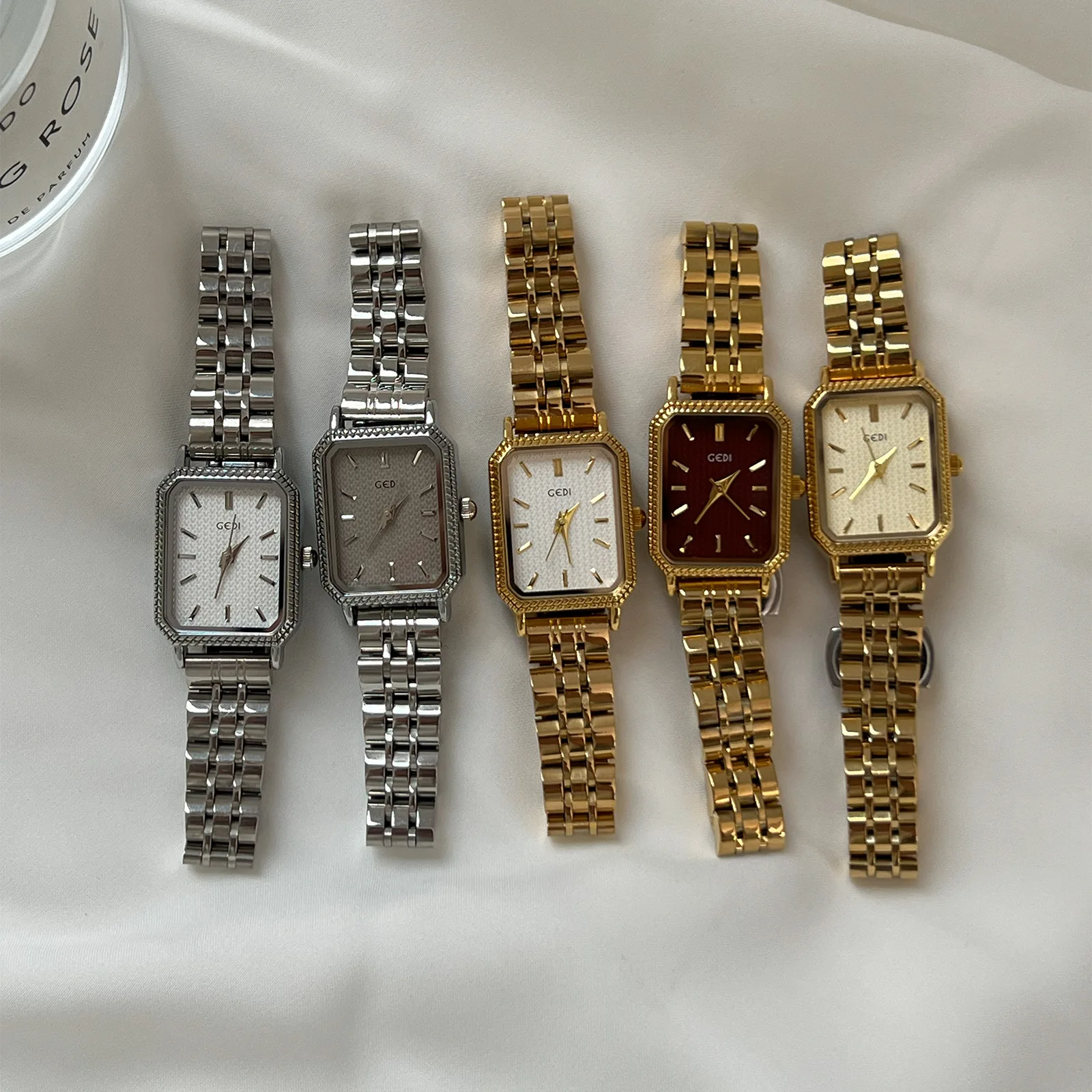 Rectangular Vintage Quartz Women's Watch OM-140778