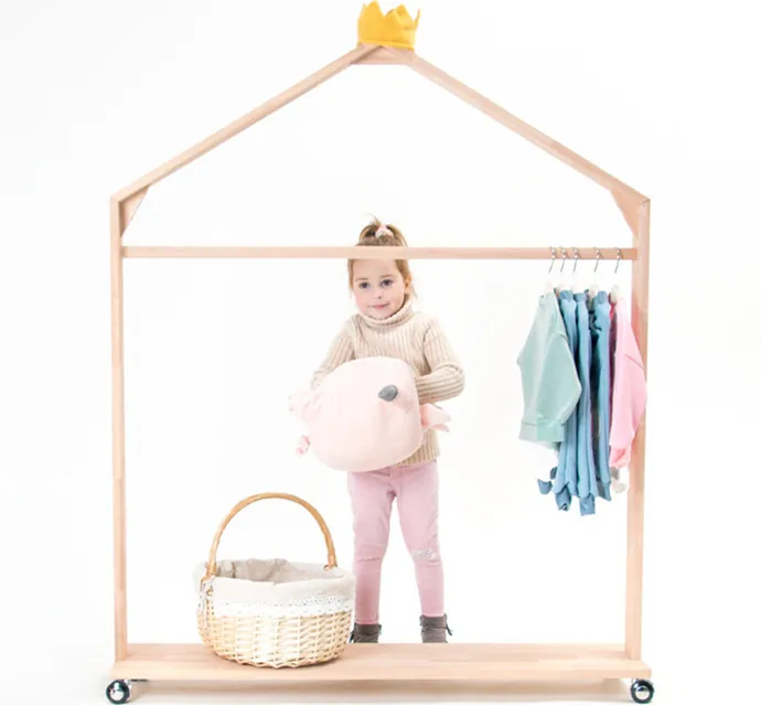Многофункциональная деревянная вешалка для одежды в детскую
