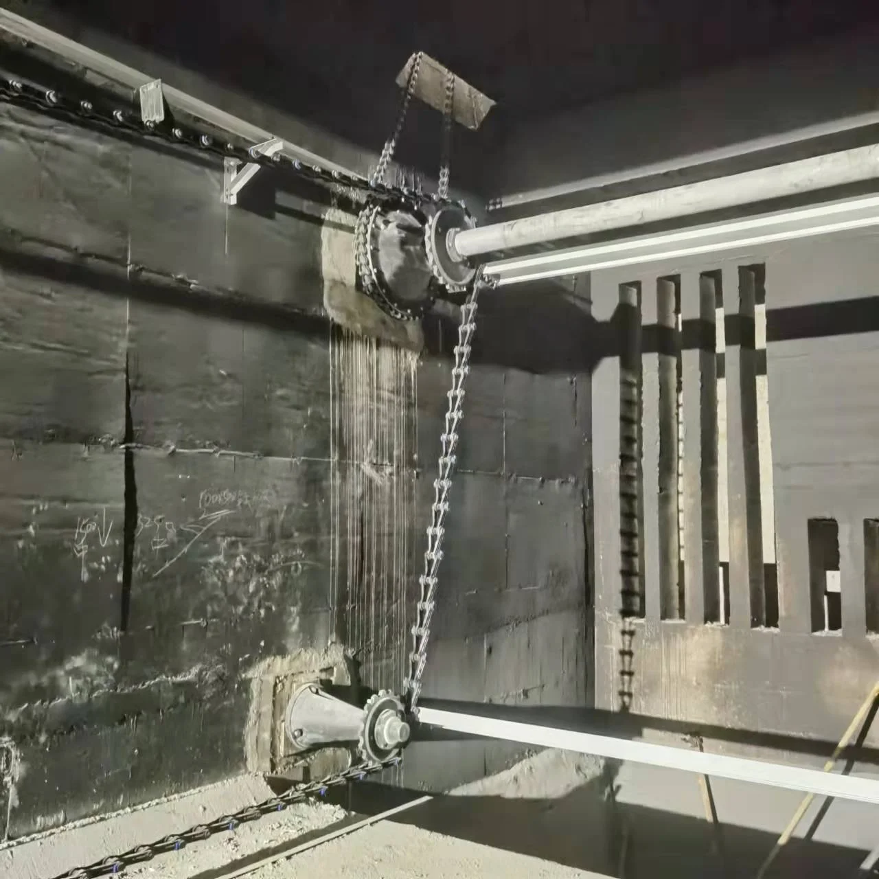 Factory Direct Non-metal Chain Mud Scraper Water Plant Chain Mud Scraper