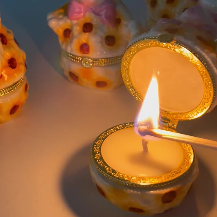Wholesale Creative Colored Christmas Small Mini Novelty Luxury Ceramic Jar Scented Candles With Lid for Gift Set