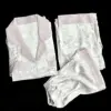 Pantaloncini grigi a maniche corte e aderenti