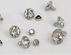 Женская металлическая заклепка