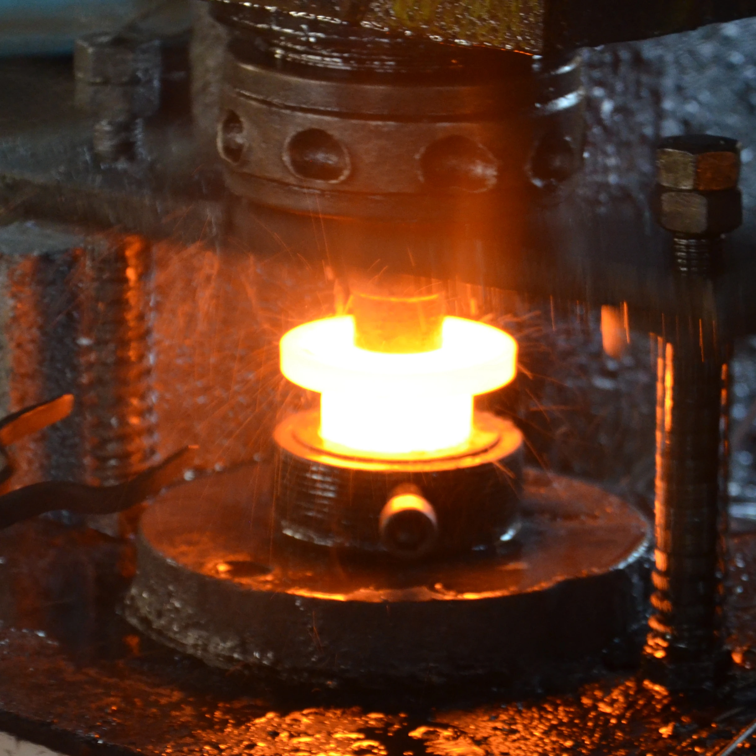 โรงงานผลิตตามสั่ง ชิ้นส่วนอลูมิเนียมหล่อความแม่นยำสูง บริการชิ้นส่วนหล่อร้อนและเครื่องจักร CNC