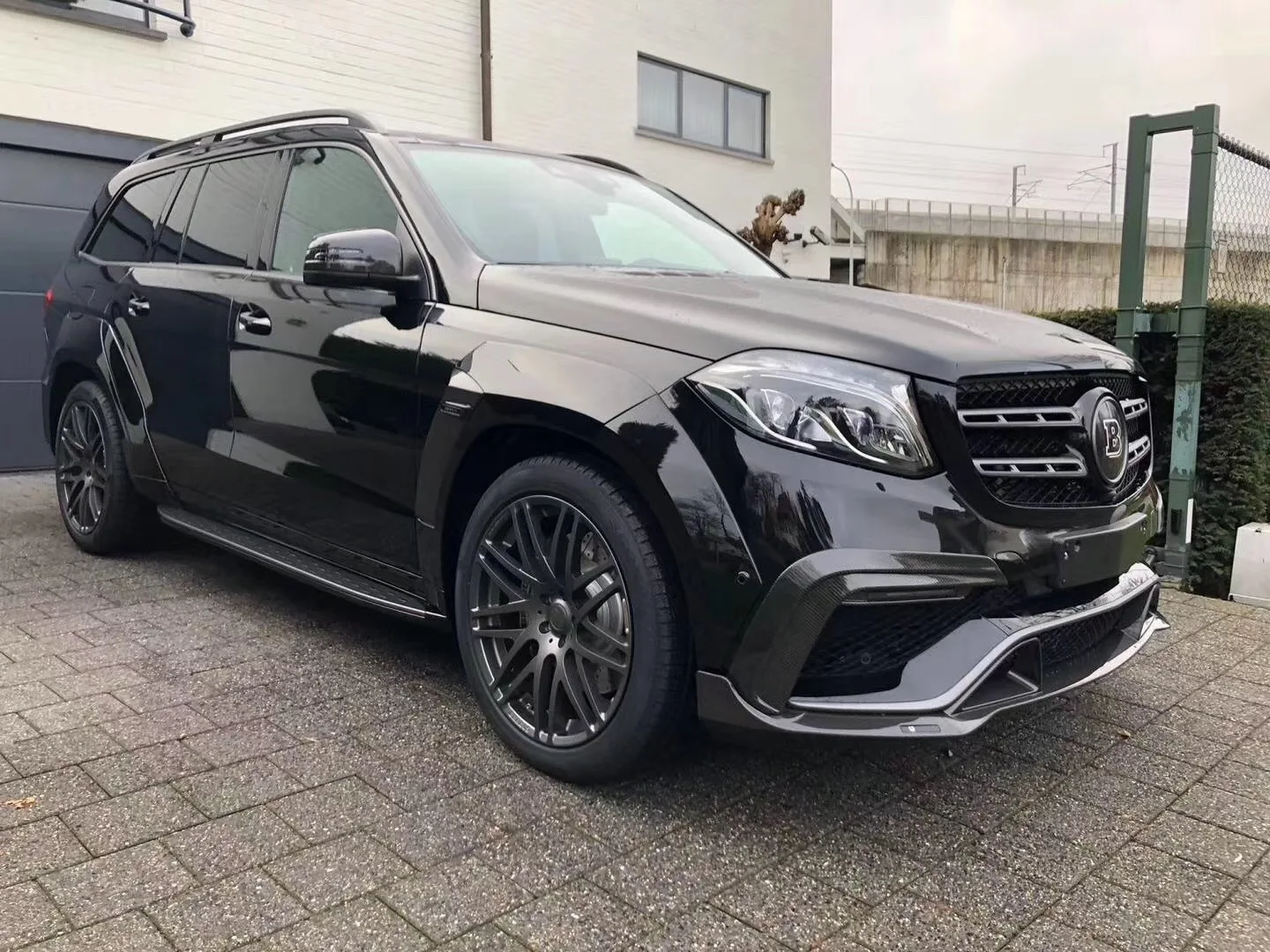 BS Style Carbon Fiber Body Kit Is Suitable for Mercedes Benz GLS63 AMG X166 Bumper Carbon Fiber Front Lip Rear Diffuser Vent