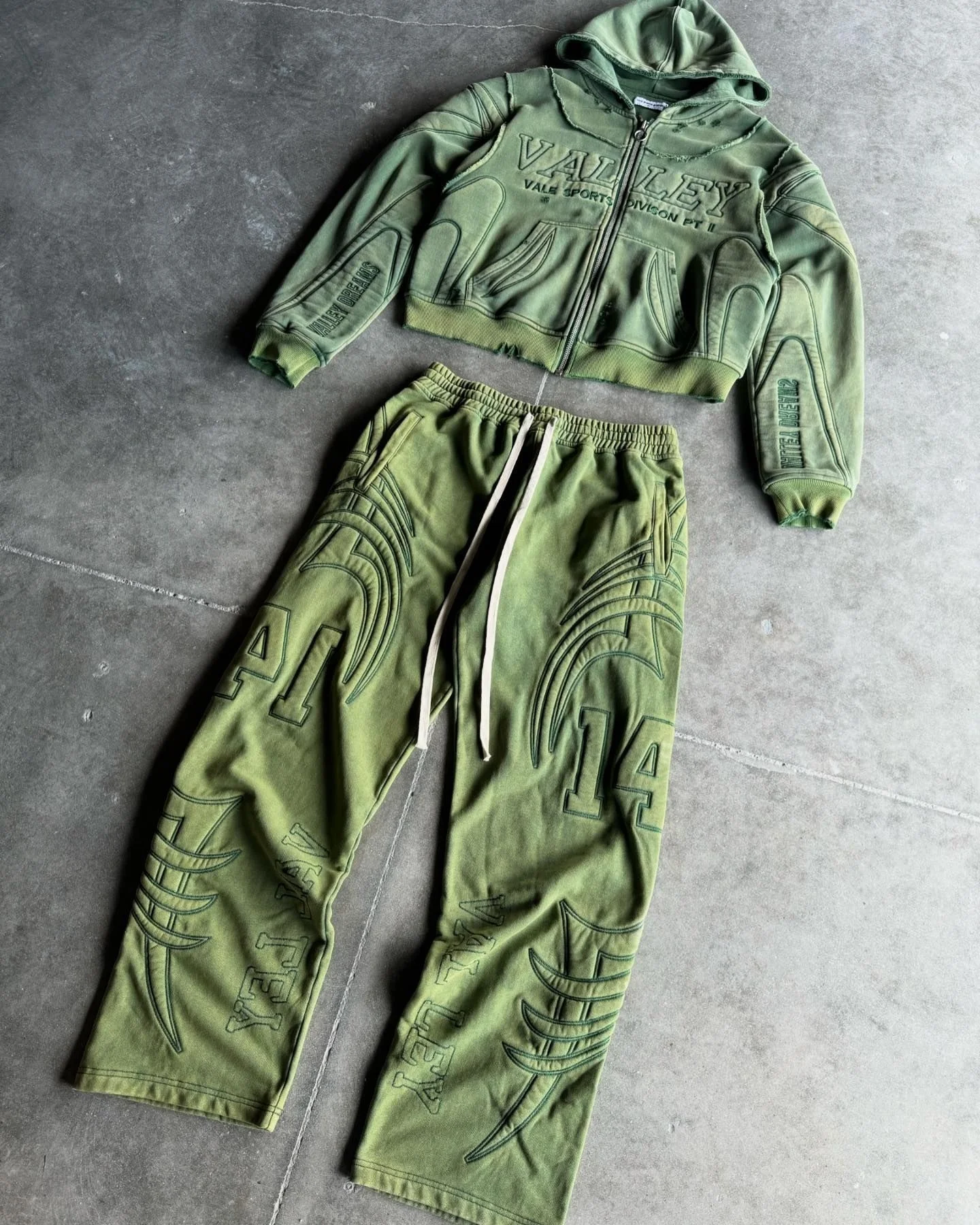 Salati Wholesale Embossed Baggy Zip up Acid Wash Distressed Jogger Sweatpants and Hoodie Sets Flared Tracksuits Men Sweatsuits gallery 7