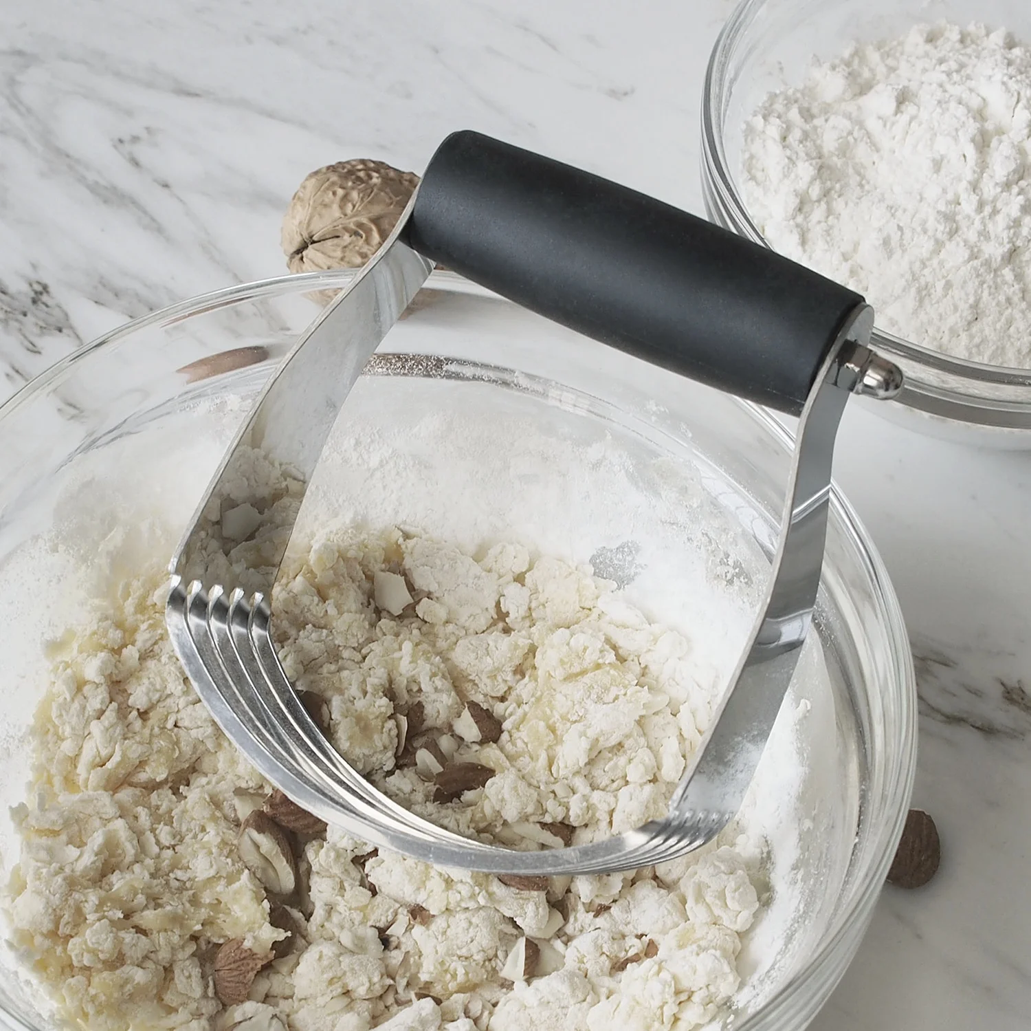 Pastry Blender: Professional Pastry Cutter | Heavy Duty Stainless Steel  Blades Cuts Butter Into Flour Quickly and Easily for Flaky Pie Crust and