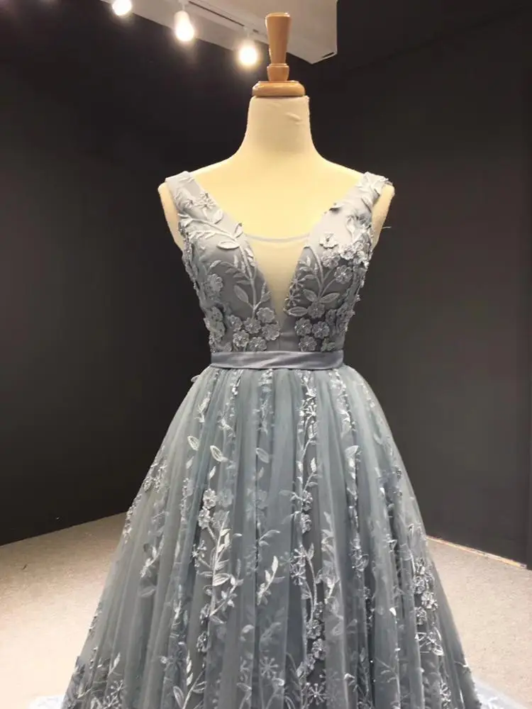 QUEENS GOWN Simple Styles A-Line Sleeveless Grey Color Deep V Neck Elegant Flower Lace Wedding Gown