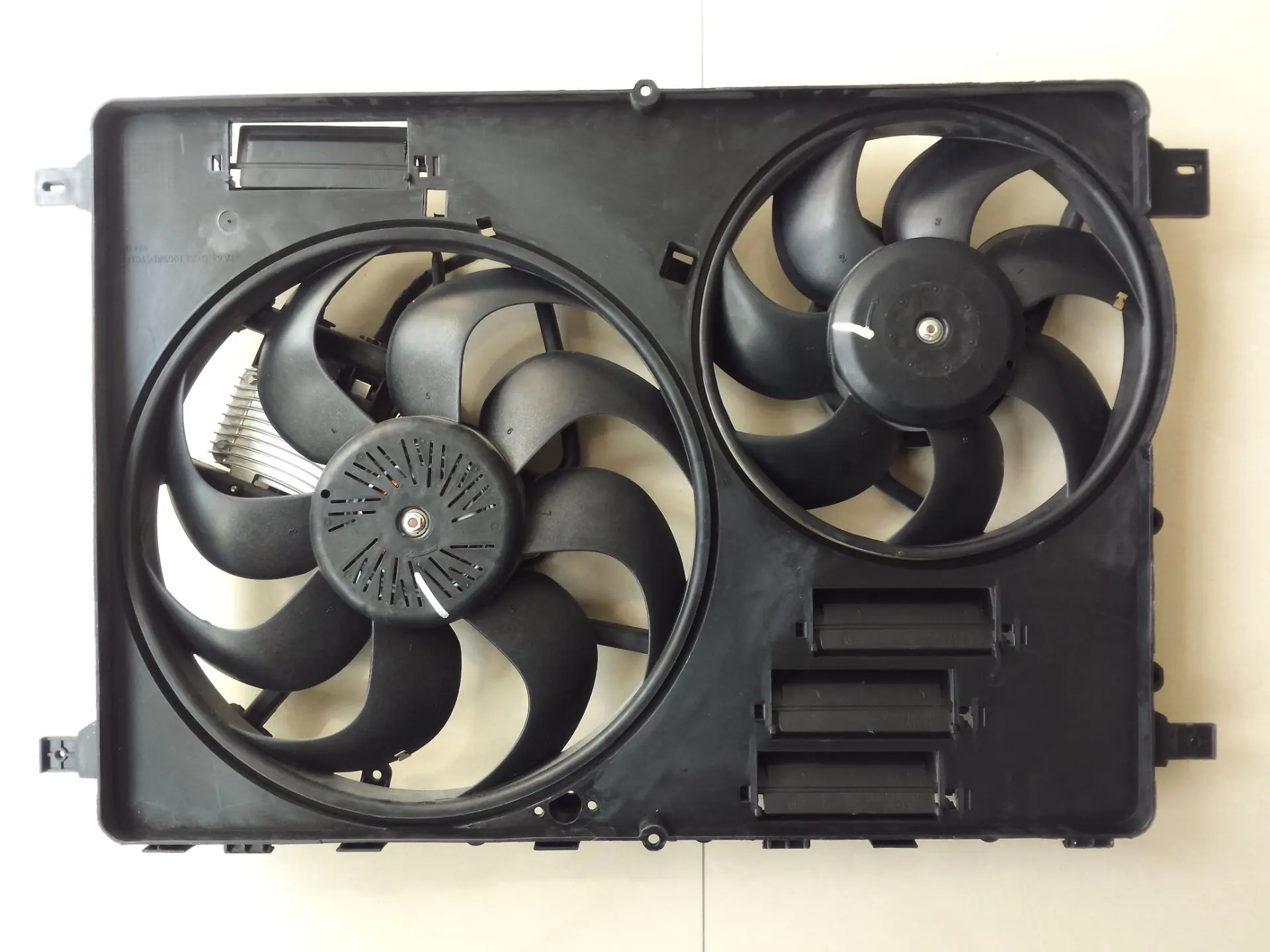 LR011905 Radiator Fan LAN ROVER EVOQUE