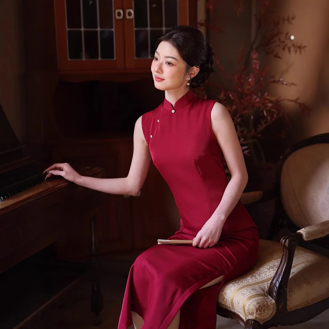 2025 Vintage Red Cheongsam New Chinese Style Wedding Dress Solid High-End  Feel Summer Engagement Bride Toast Dress Sleeveless