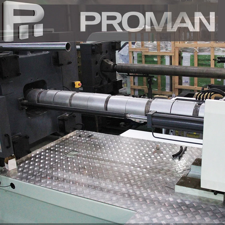 2600 KN Horizontal Injection Molding Machine with Auxiliary Equipment for Plastic Products