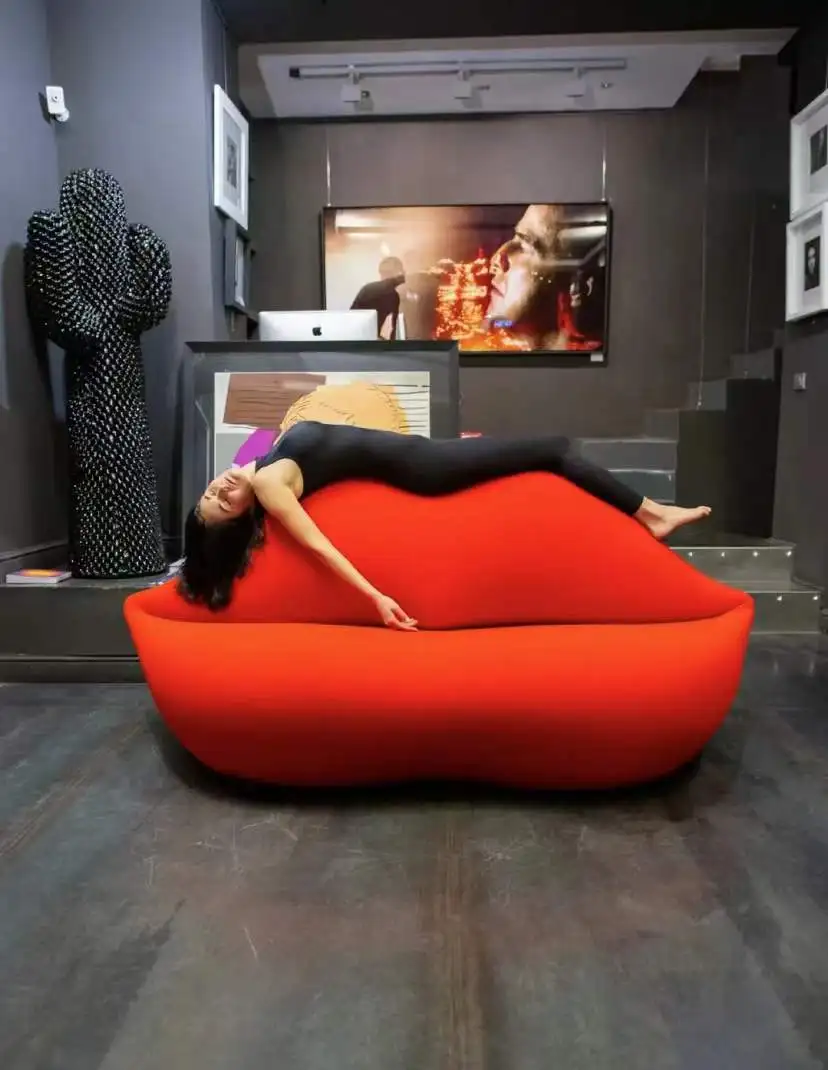 Wholesale Fashionable Lips Velvet Living Room Apartment Sofa Pink Red