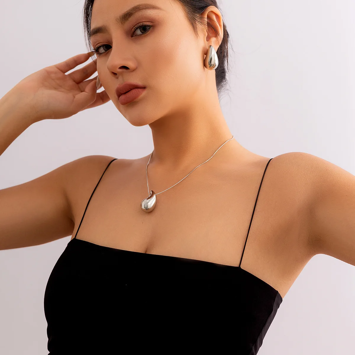 Kaimei Fashion Jewelry Minimalist Water Drop Hanging Party Punk Necklace Sets for Women Punk Zinc Alloy Water Drop Earrings Set