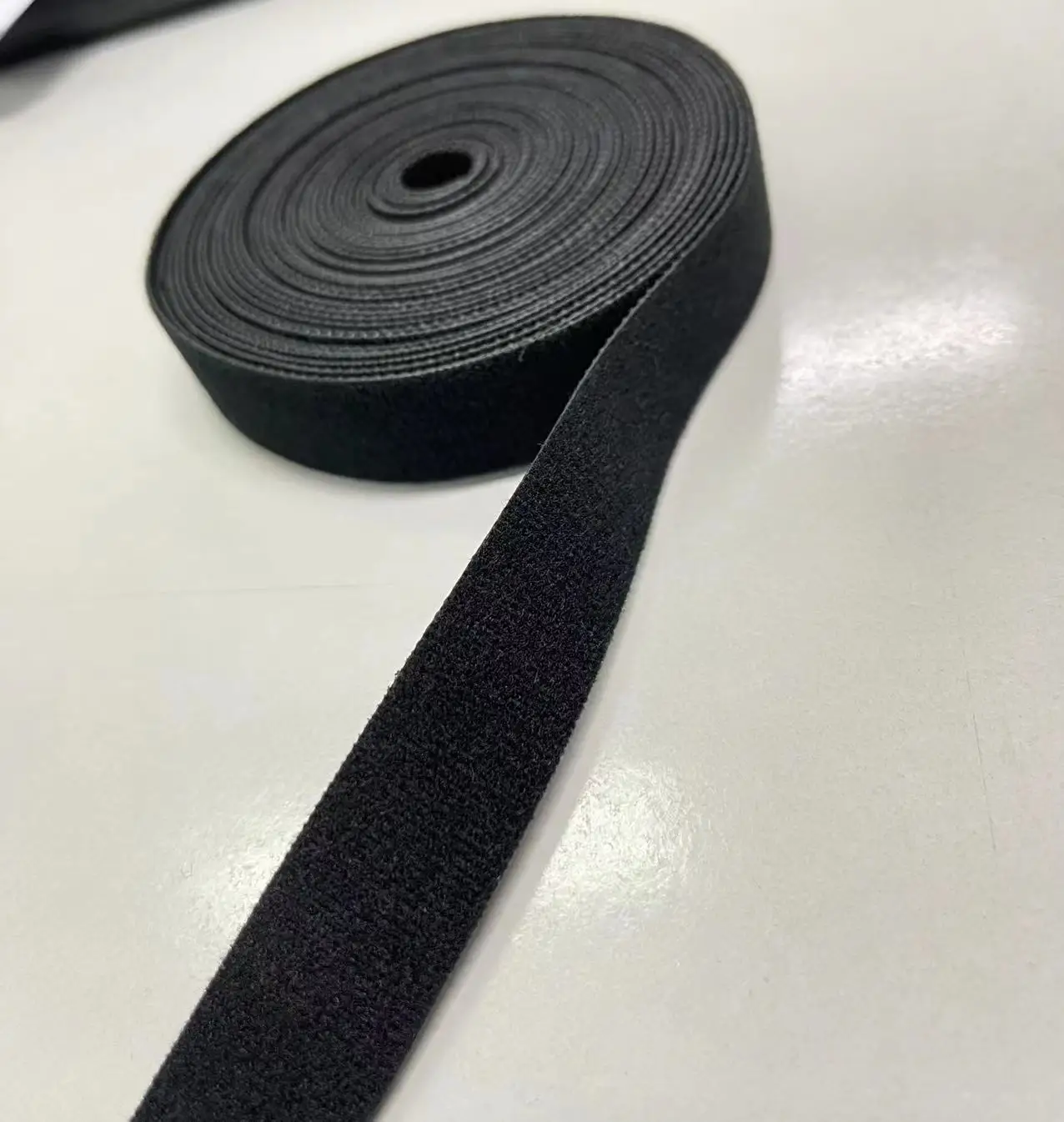 Hot Sale 25mm Velcroes 100% Nylon Hook And Loop Band Tape Thin Heavy ...