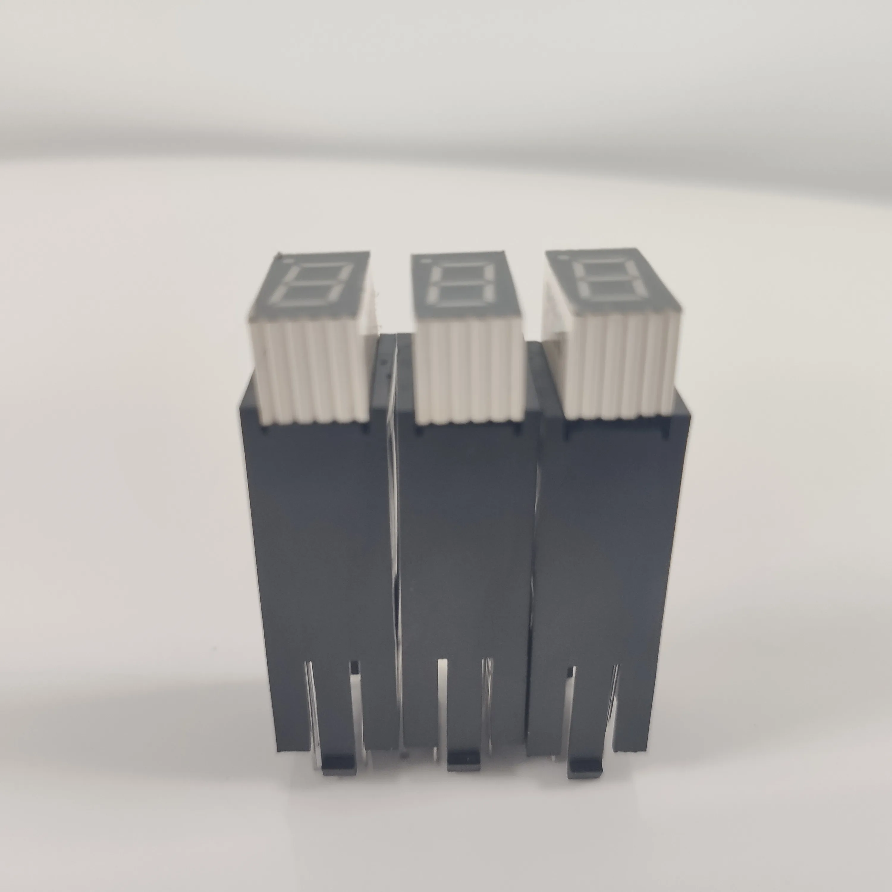 High quality 0.36 inch (9.10mm) red highlight common anode high-base one-digit 7 segment led display digital tube