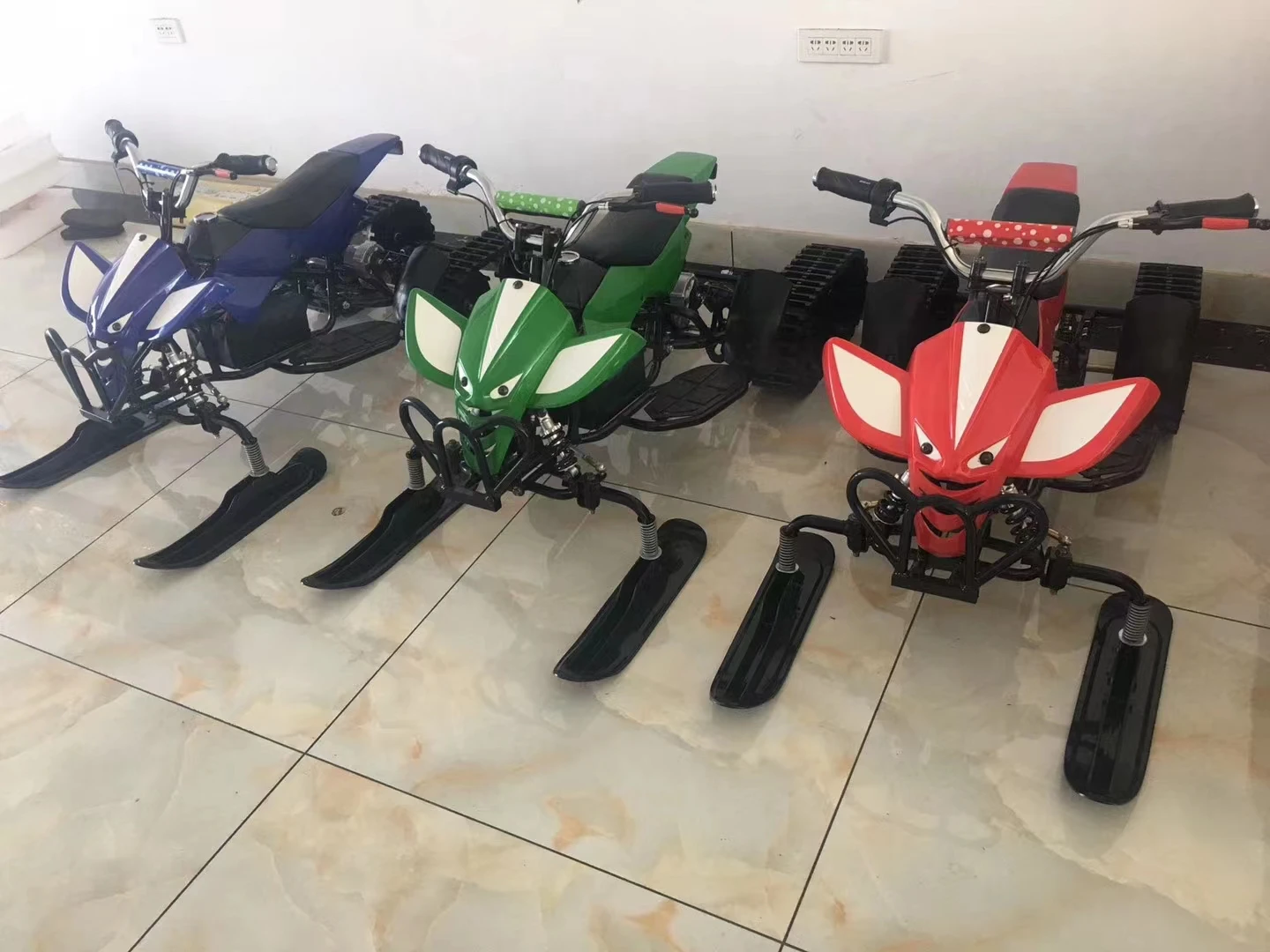 Снегоход большого радиуса действия с низким энергопотреблением Электромобиль для взрослых снегоход использования в снежном