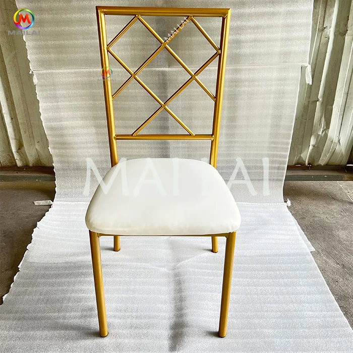 New Design Gold Metal Outdoor Wedding Dining Chairs Stackable Chiavari