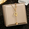 Collier lettre Q