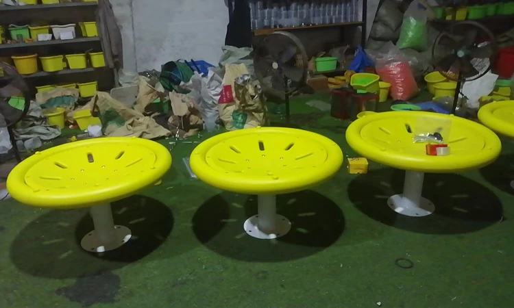 High-quality Colorful Children's Plastic Swivel Chair Outdoor Playground Equipment Mini Carousel