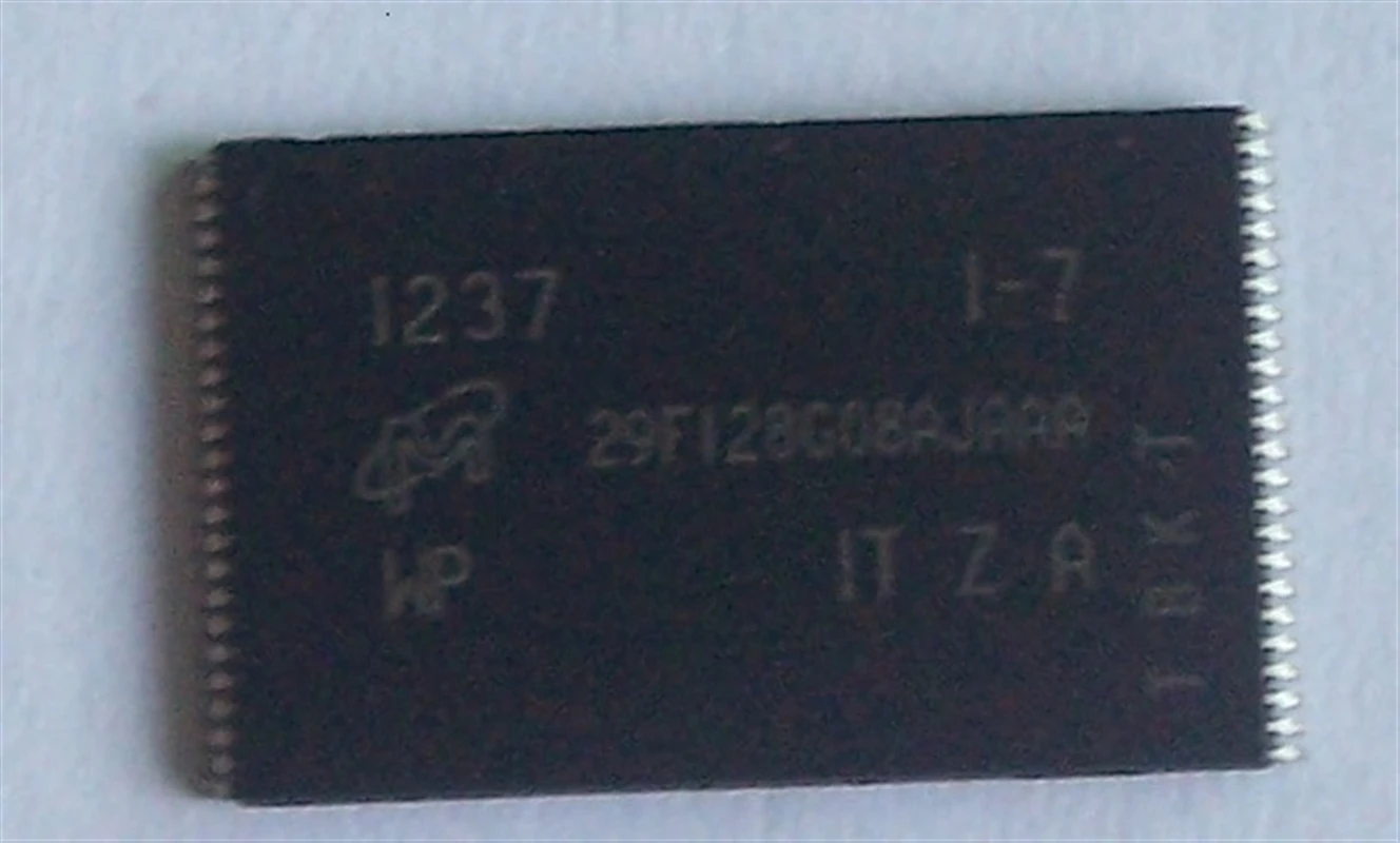 MT40A2G8VA-062E:B Package :FBGA-96 Micron SDRAM Memory IC