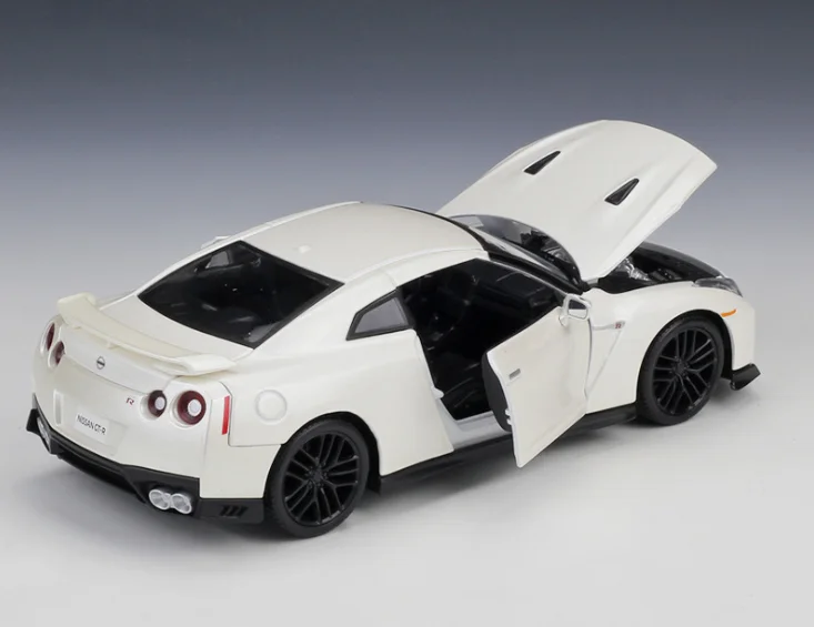 Bburago 1:24 Nissan GTR Sports Car Simulation Alloy Model