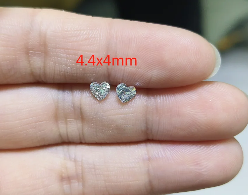 Small Heart Diamond Stud Earrings In 18k Gold For Infants Custom Oem