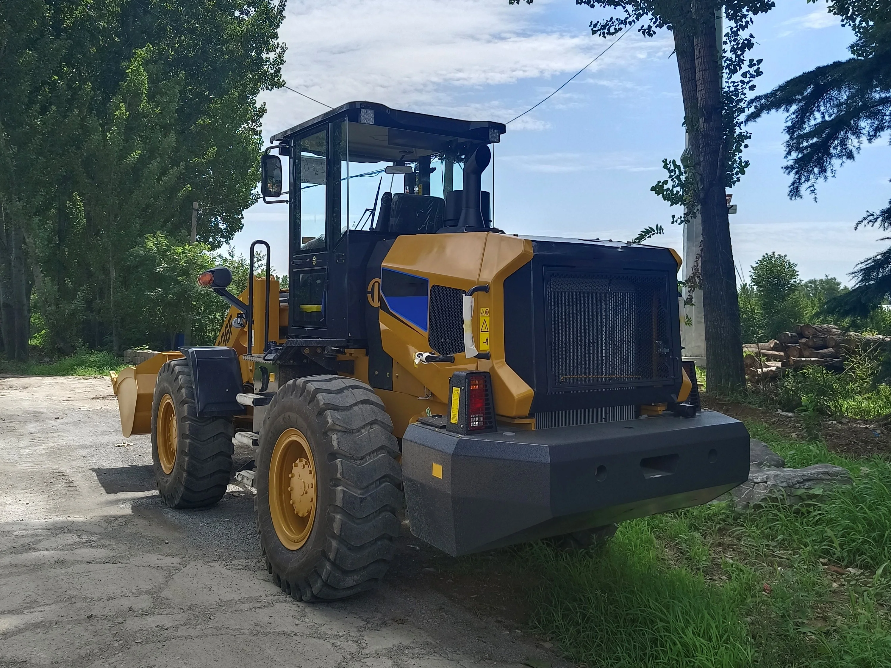 3 Ton Wheel Loader SEM636F Front End Loader Price in Uganda