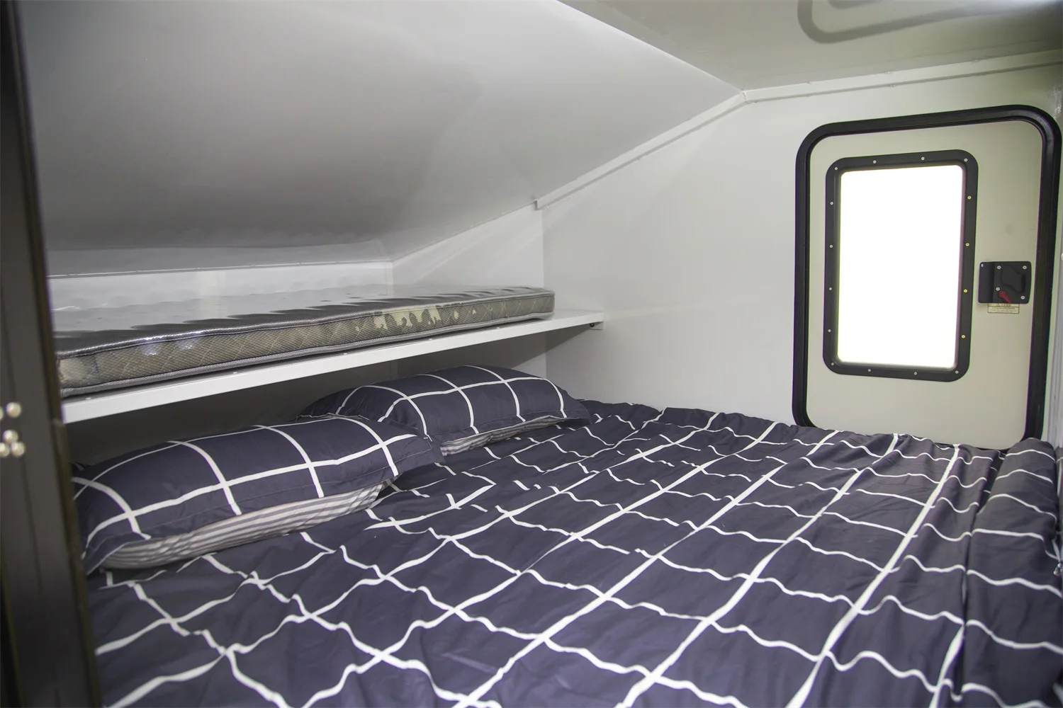 Manley Small Mini Retro Lightweight Teardrop Camper Trailer With Bathroom