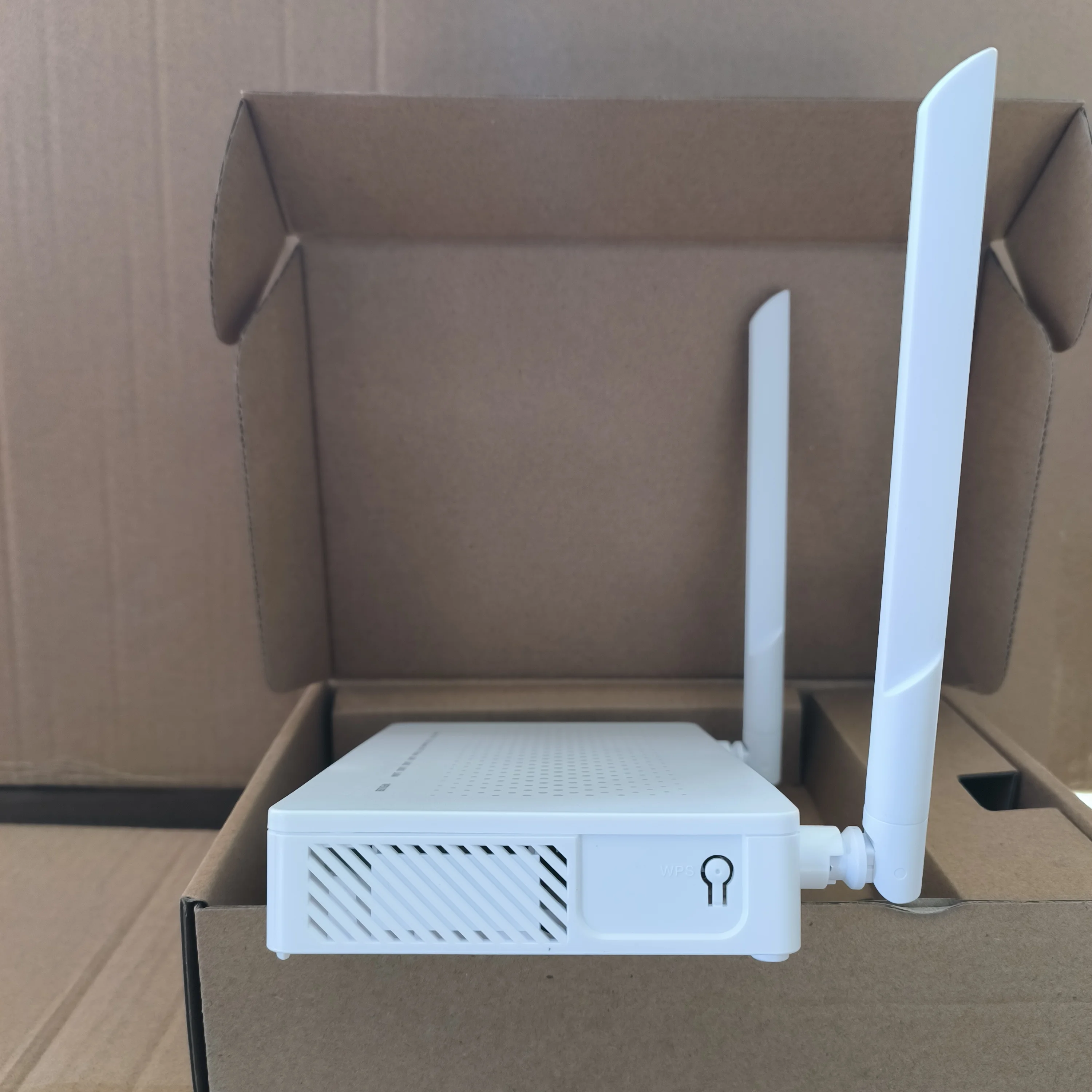 ルーターWi-Fi BE19000 Tri-Band Wi-Fi 7 XGS-PON ONT — ZXHN F8748Q | ZTE