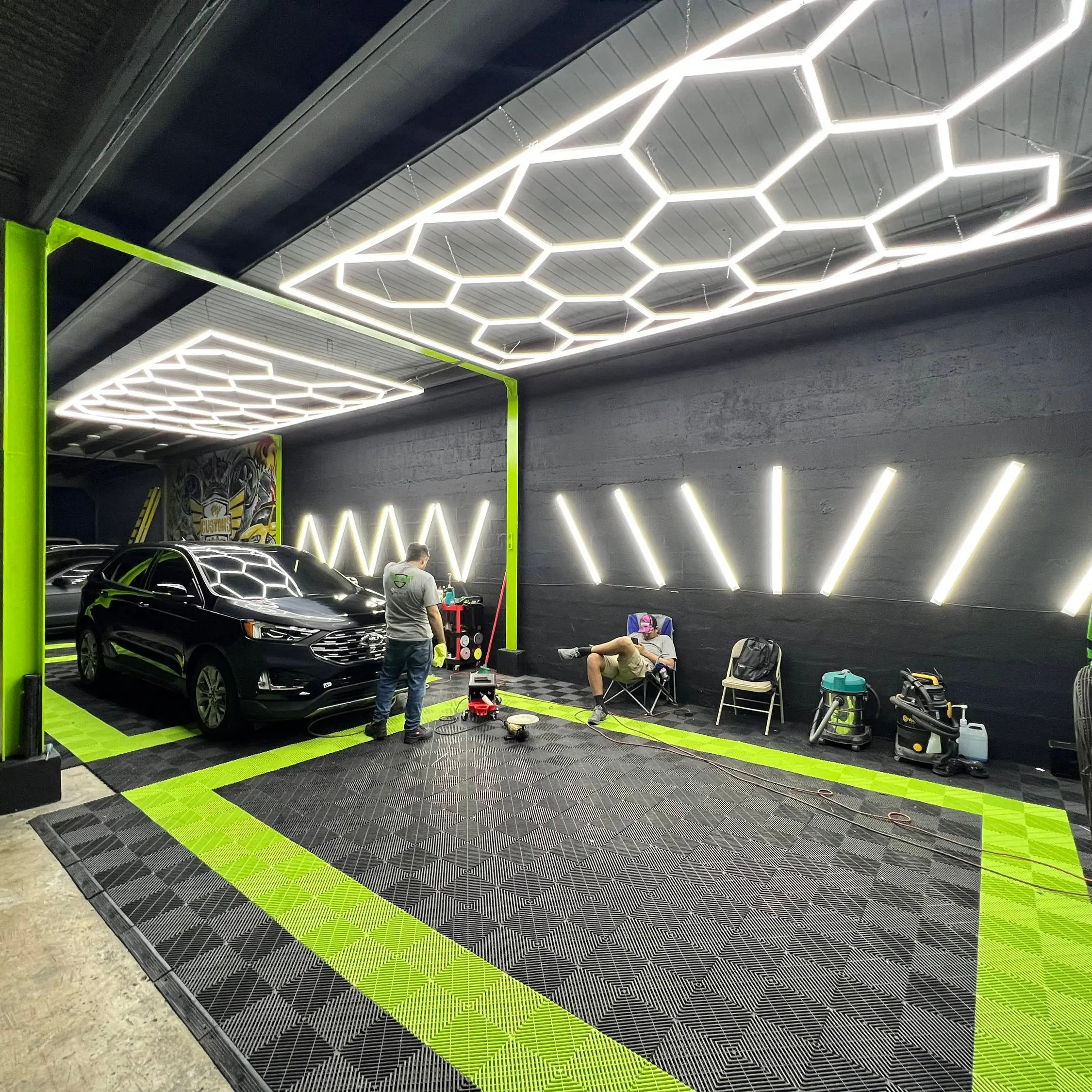 Durable Event Floor Polypropylene Plastic Flooring Garage Tiles Interlocking Mats for Auto Detailing and 4s Car Wash Shop