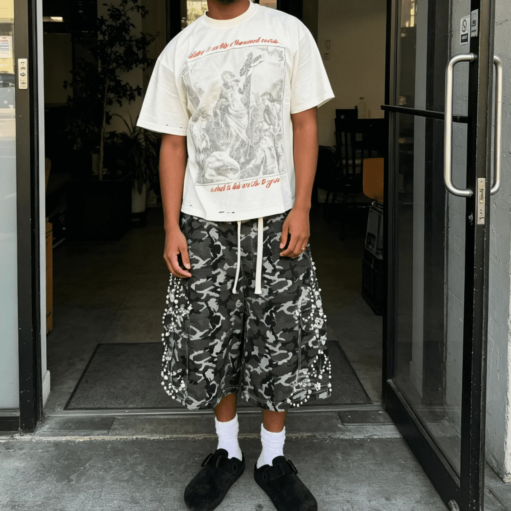 Custom Y2K Streetwear Pearl Embellished Dark Camouflage Drawstring Oversize Multi Pocket Loose Fit Summer Men Cargo Capri Shorts gallery 2