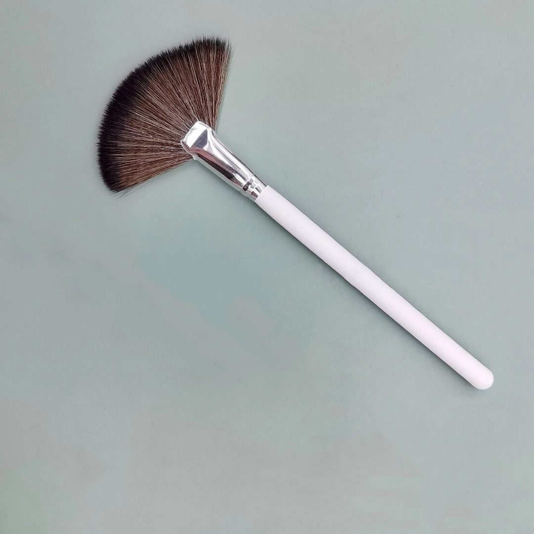 Oem Custom Logo Facial Fan Brush Synthetic Fiber Fanshaped Highlight Brush Remove Powder Makeup