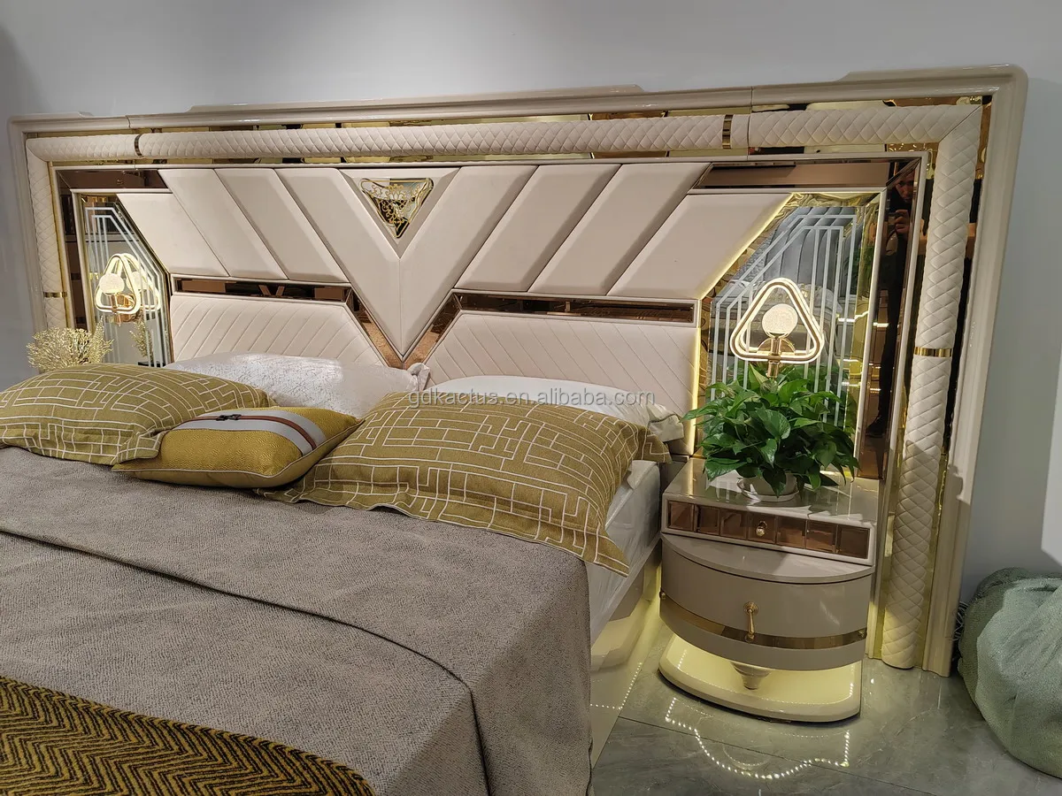 2023 Brand New Design Modern Wooden Luxury Royal Bedroom Furniture Set
