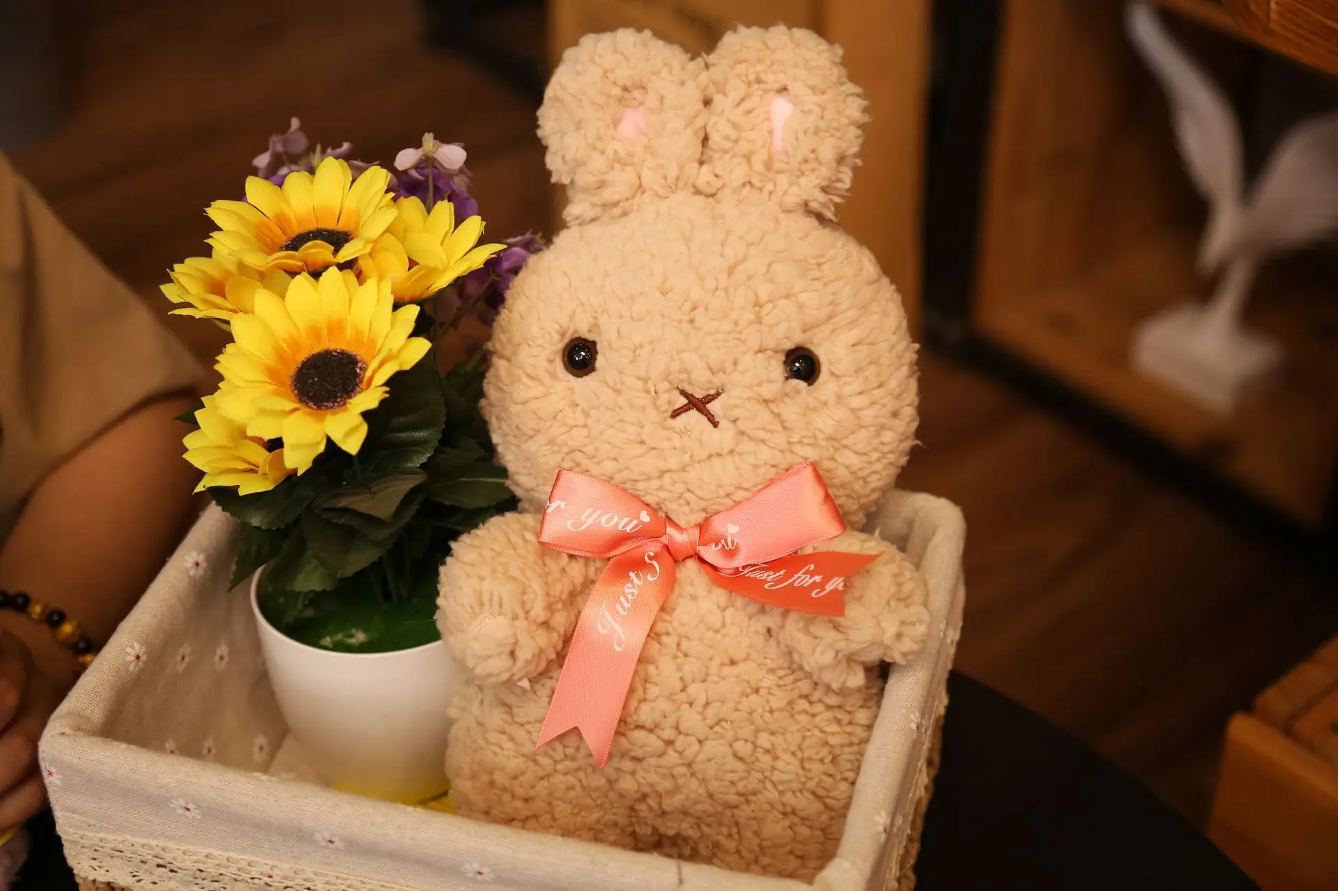 CustomPlushMaker offers wholesale Easter bunny plush toys in sizes 30cm to 55cm:bunny plush toy doll