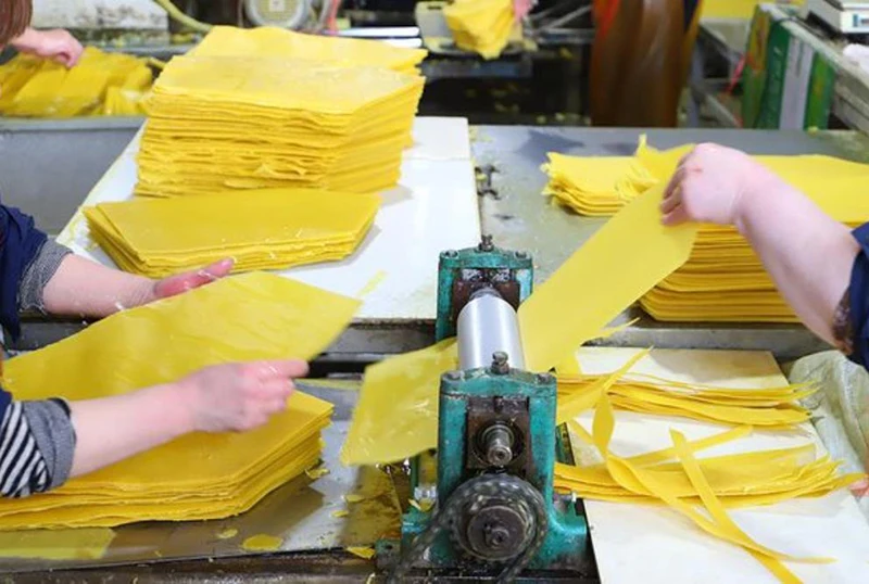 Wholesale Beekeeping Beehive Supplies Organic Bee Wax Sheets Beeswax Foundation Sheet 8