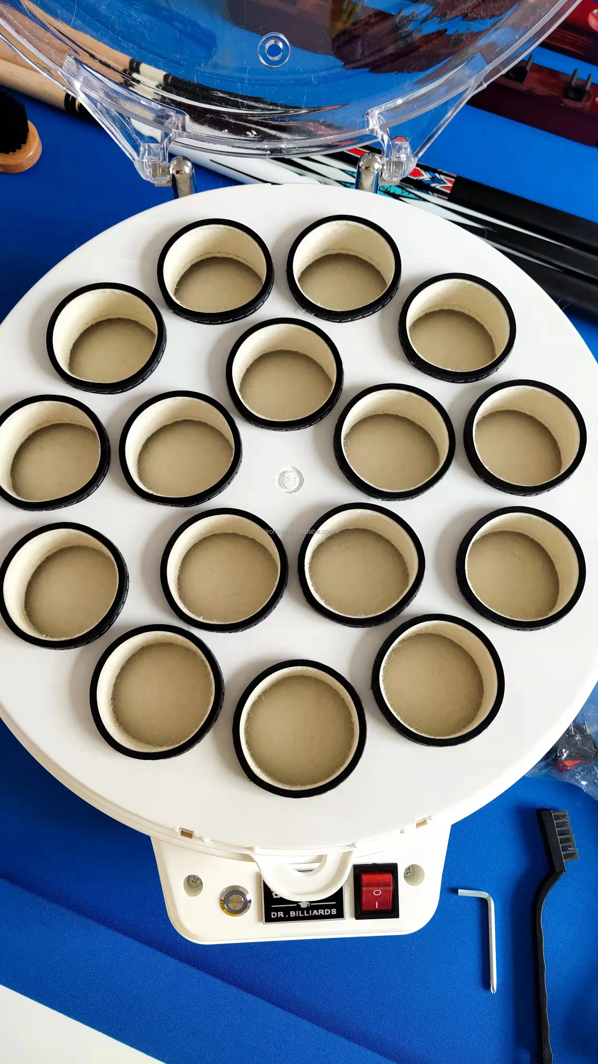 Hot Selling Electronic Automatic Pool Billiard 16 Pcs Balls Cleaner