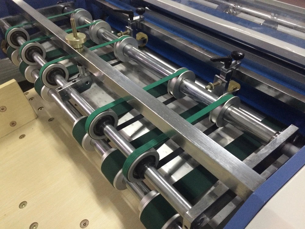 Полуавтоматическая машина для ламинирования термопленкой серии SFML