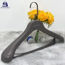 Good Quality Gun Black Hook Garment Plastic Suit Hanger with bar