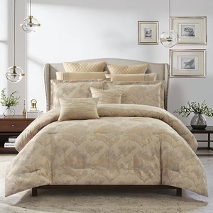 Factory Jacquard Bed in a Bag Set Thick King Size Duvet Cover with 8pcs Polyester Filled Home Beddings for Dubai