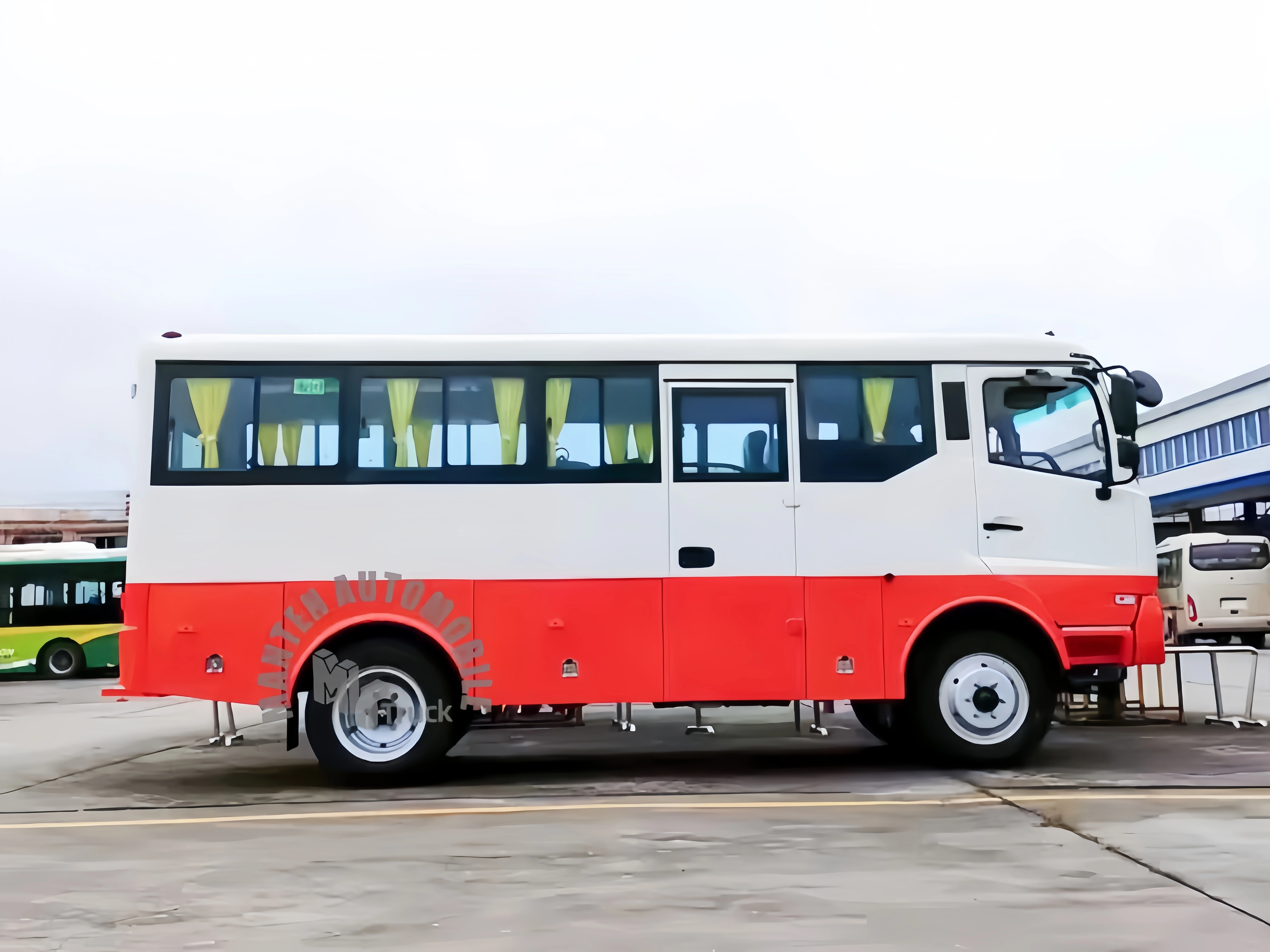 Customized 4X4 6X6 All Wheel Drive Off Road Coach Bus 10 16 23 Seats Luxury AC Desert Coaster Bus