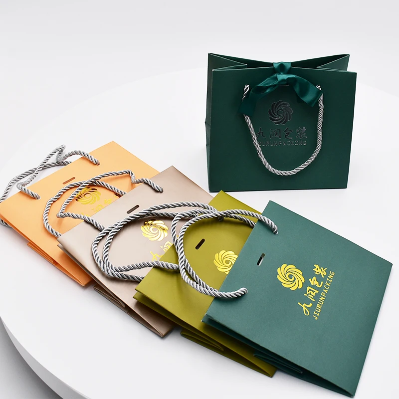 Jiurun Custom Luxury Recyclable Biodegradable Shopping Clothing Bag Packaging Gift Paper Bags for Small Business details