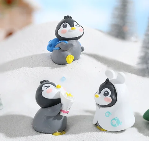 Bulk Small Plastic Toy Penguins Figurines 3D Cartoon Character Pvc  Miniature Doll Bath Toys for Kids and Adults Creative Gift