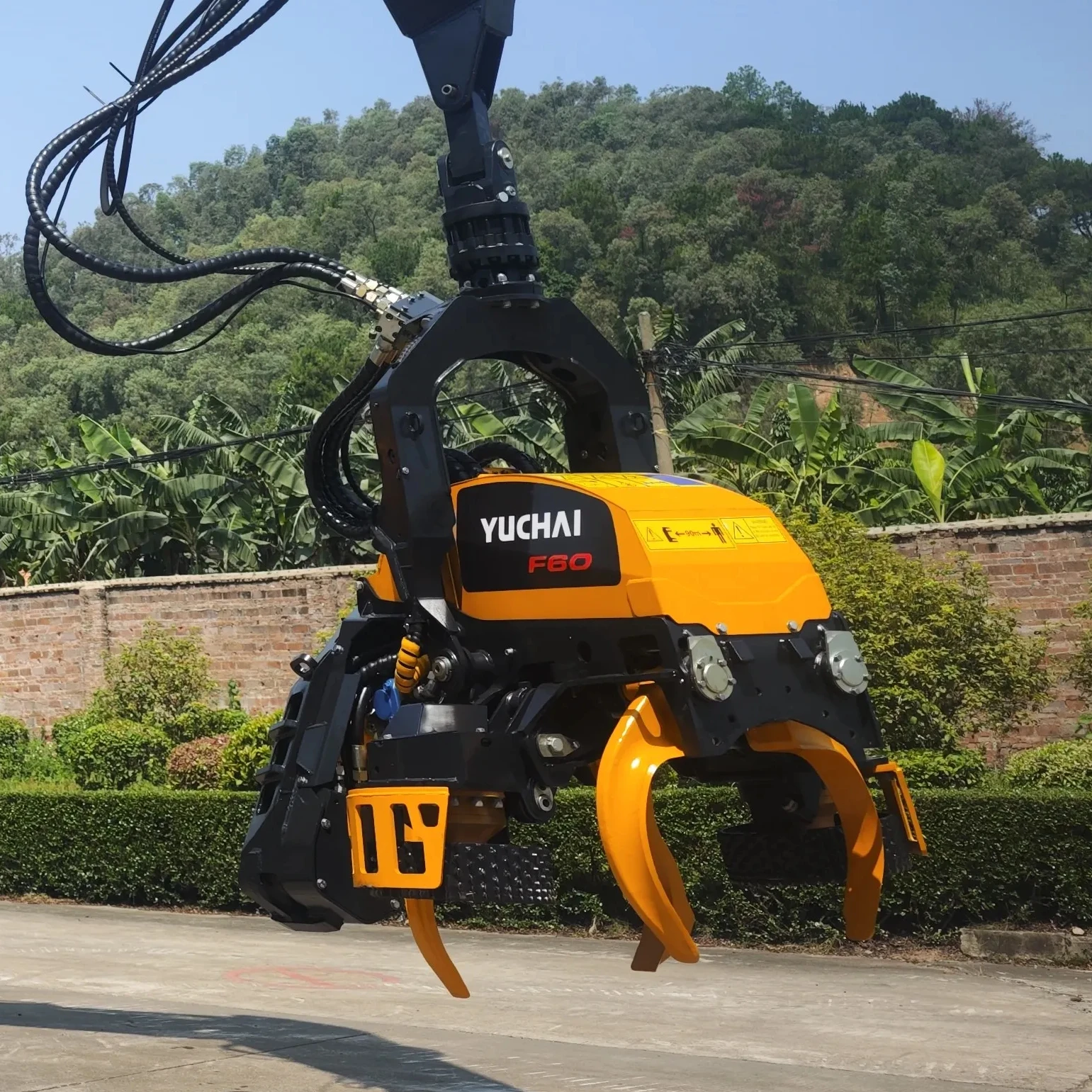 China Tree Cutting Timber Harvester Yuchai F60 Harvester Head Forest Machine with Free Segment Cutting Forestry Harvesting Head